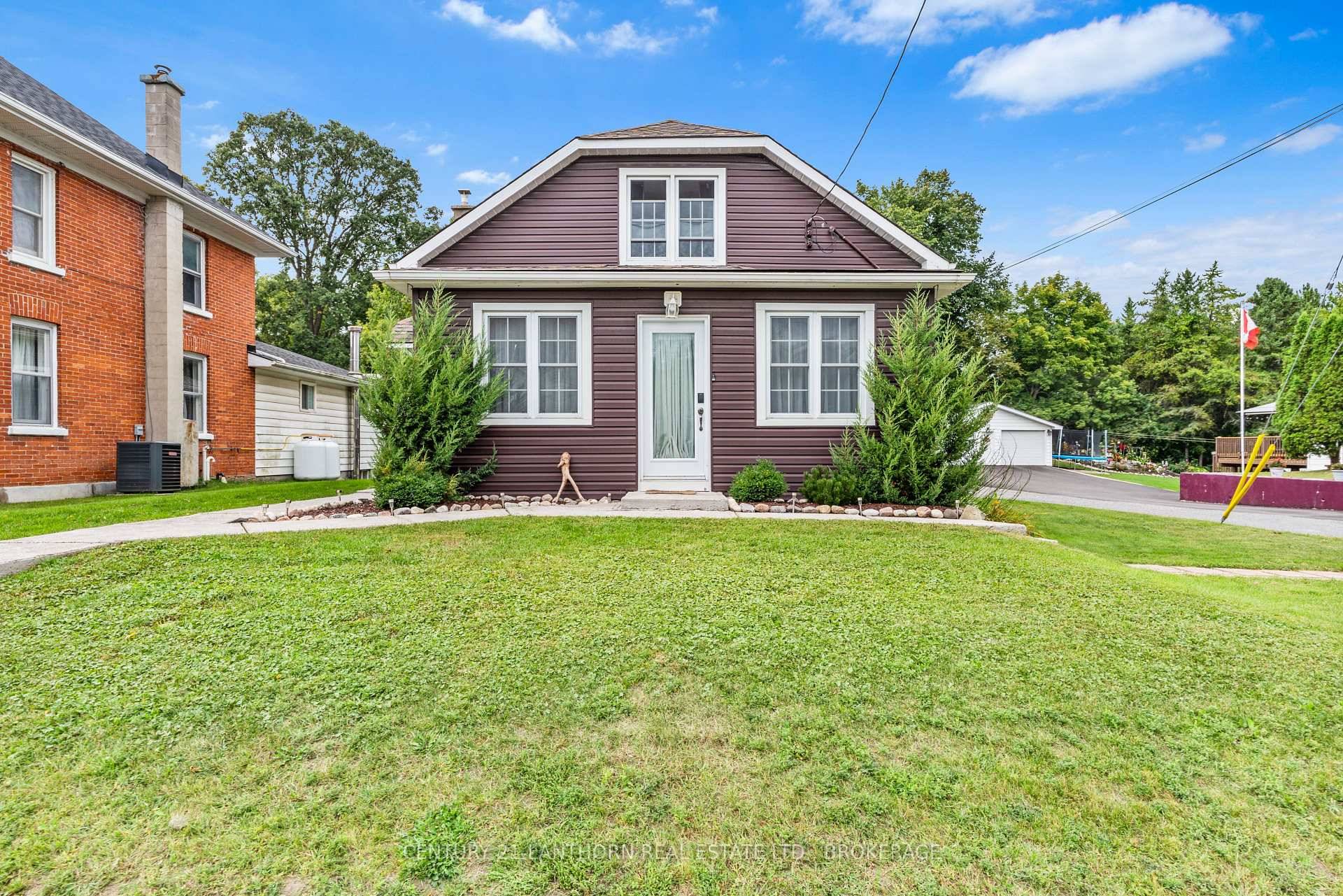 Come check out this lovely home off of Highway 38 in rural picturesque Verona, close to stores, a beach, lake fronts, and beautiful forest views.