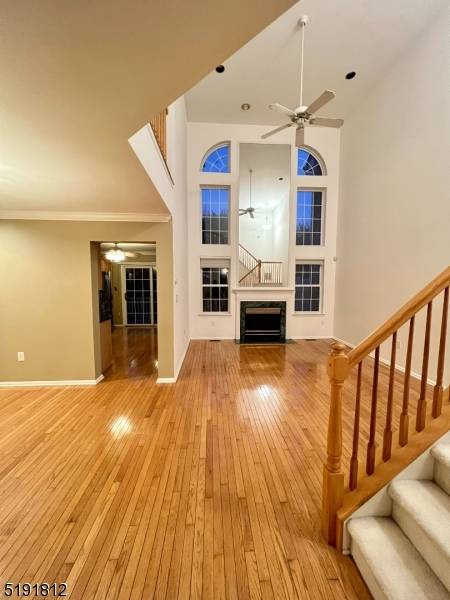 Premium Lot. Cul de sac. Cathedral ceiling, natural light comes through this open floor plan unit in Hamilton Woods.