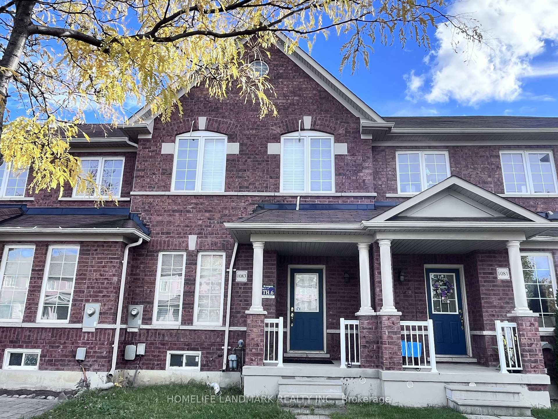 Bright and Cozy 3 Bedroom Townhome with Double Car Garage !