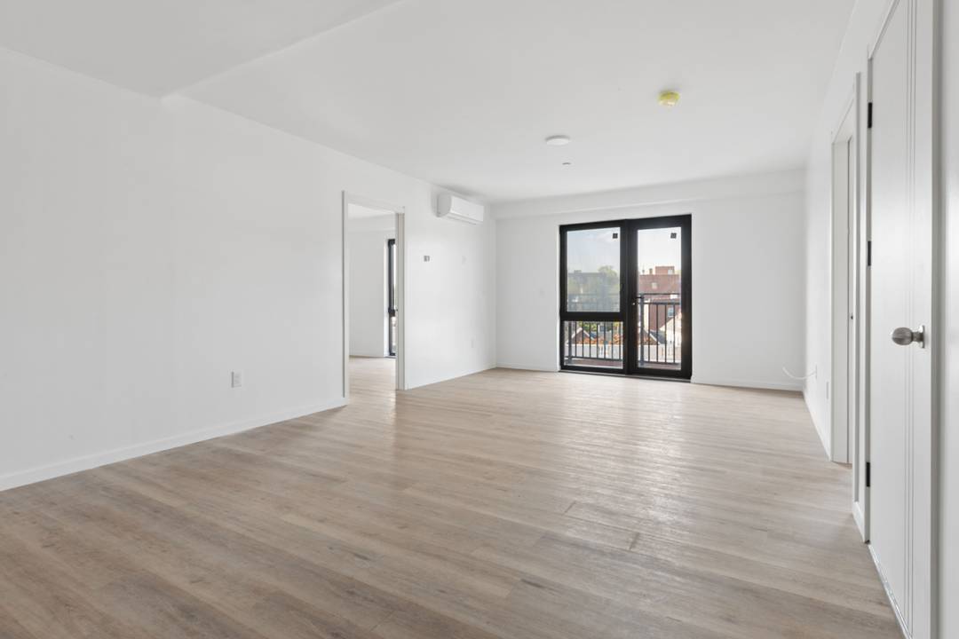 Welcome to this bright and spacious two bedroom, two bathroom residence offering the perfect balance of comfort, functionality, and convenience in one of Queens most connected locations.
