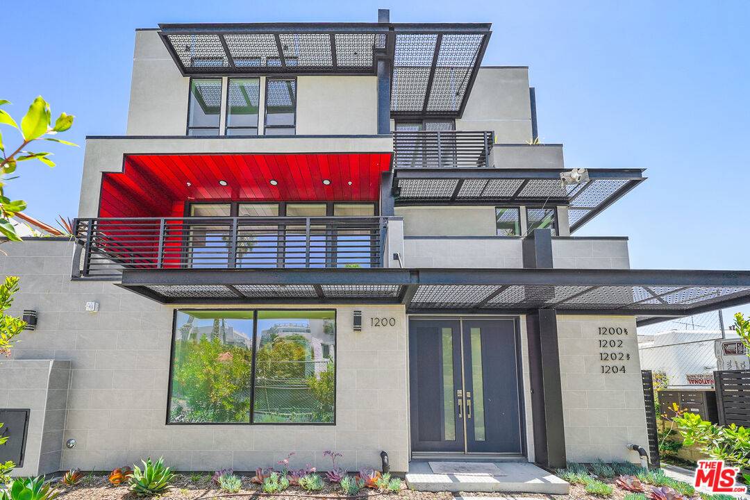 1204  N Orange Grv 3BR Hollywood Hills East La