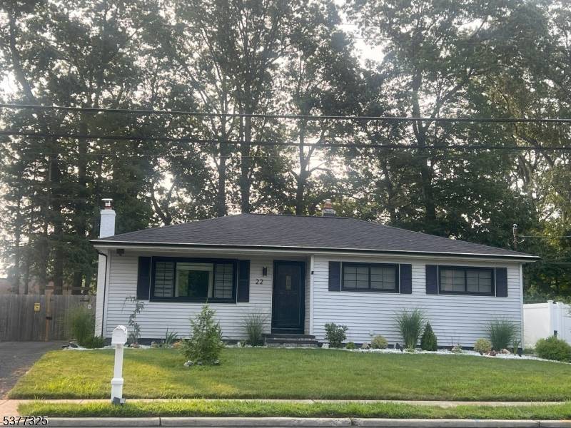 Welcome to this move in ready ranch in a great location close to shopping, town, and major highways.