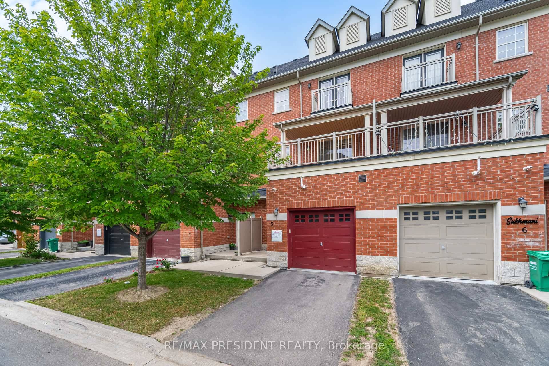 Welcome to this stunning 3 1 bedroom townhome nestled in a quiet, secluded community in Brampton.