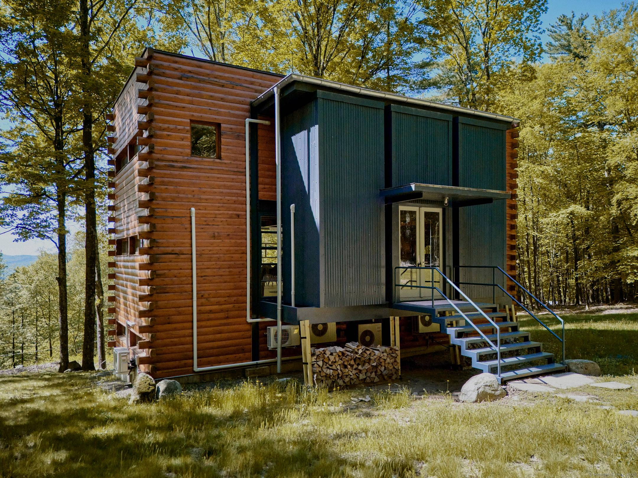 Set deep in the woods of Ulster County, The Accord Aerie rises like a modern sculpture, where industrial design meets the tranquility of nature.
