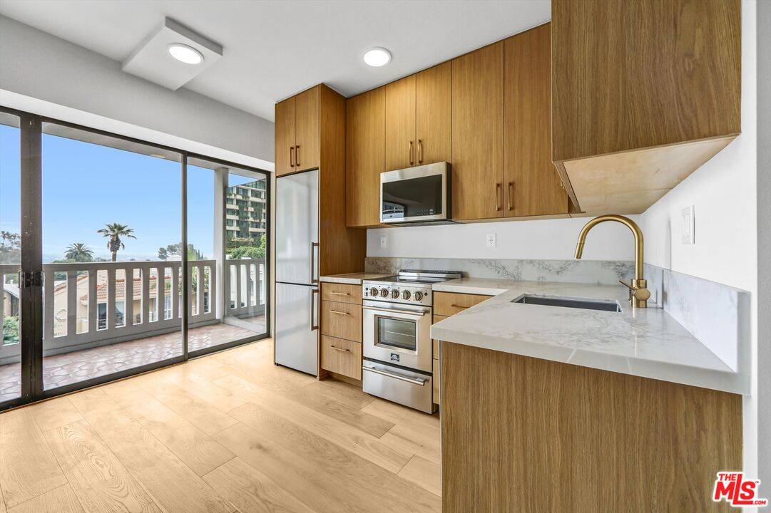 999 N Doheny Dr Sunset Strip La