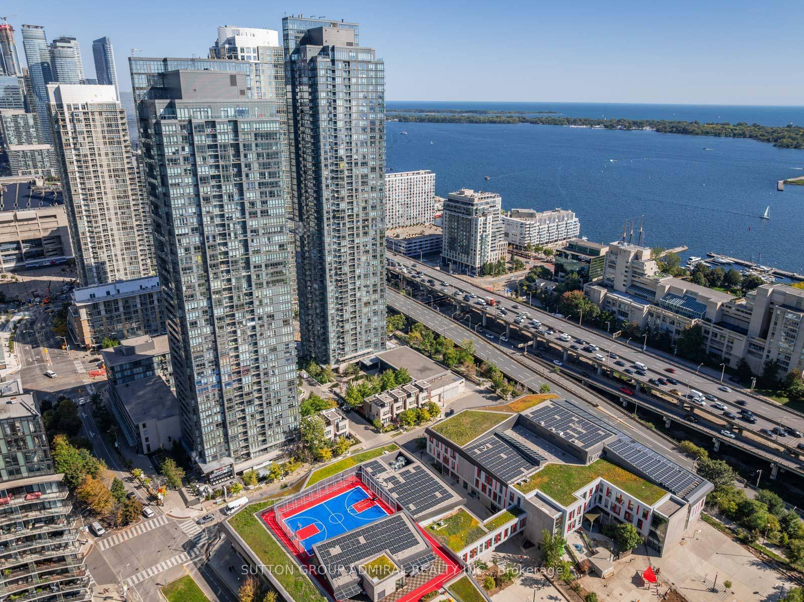 Soaring High Above Toronto's Waterfront, This 1 1 Bed, 1 Bath Suite Delivers Unobstructed Views Of Lake Ontario, The Islands, And The City Skyline.