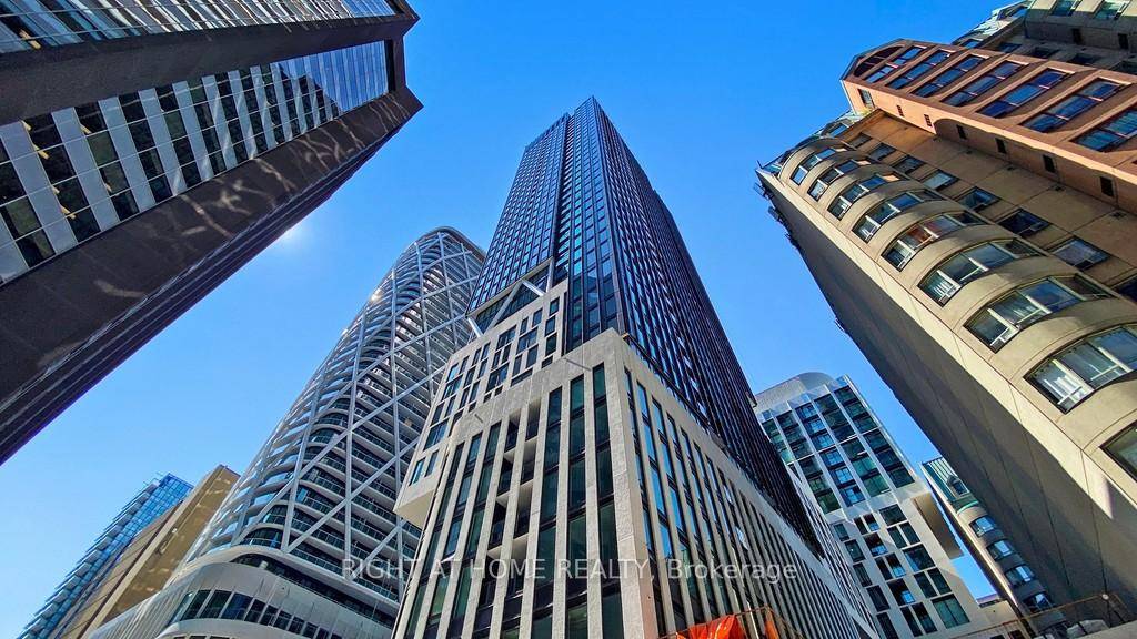 One year Building 1 bed in the most sought after location in downtown !