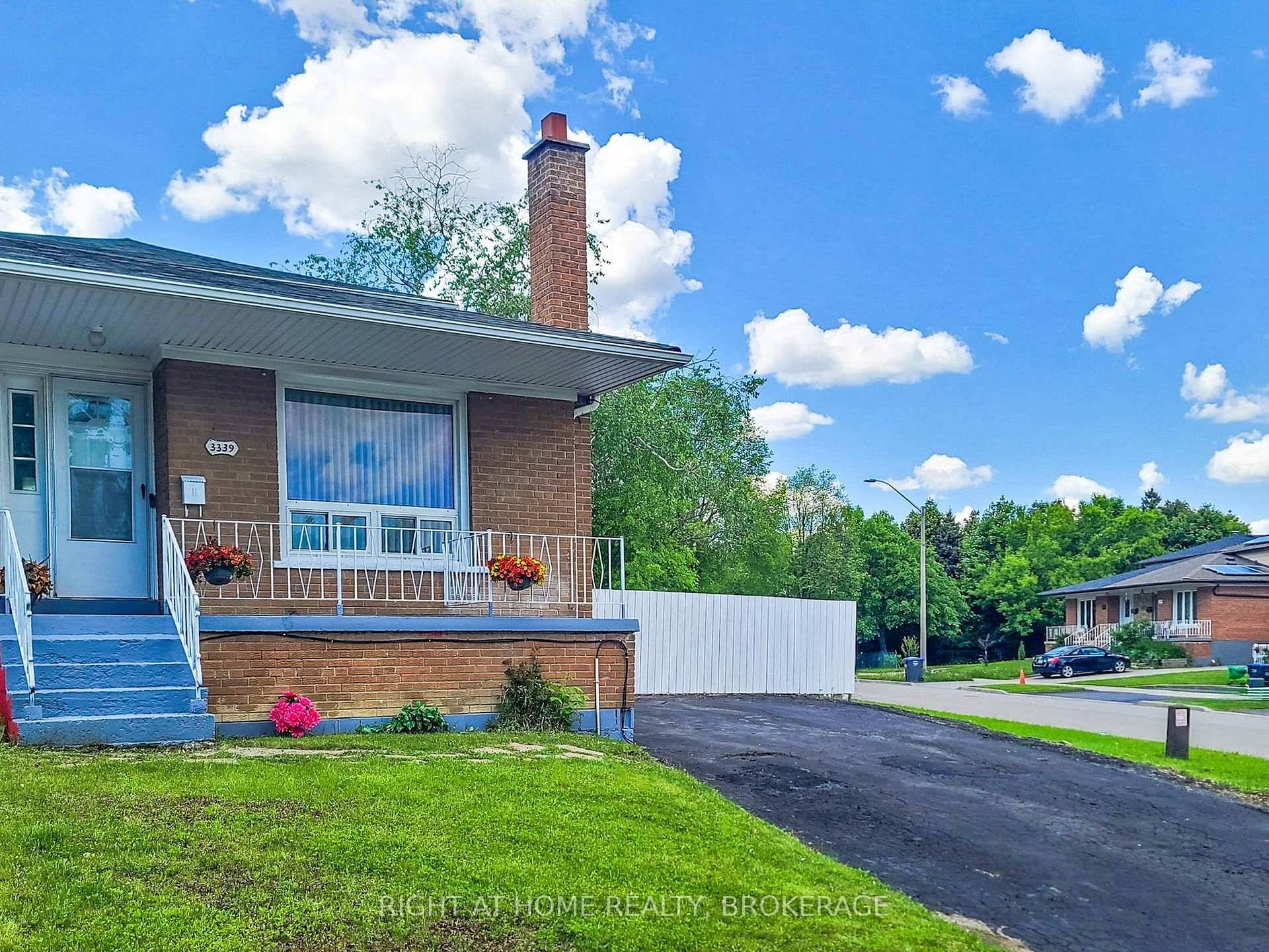Prime Location with Income Potential !