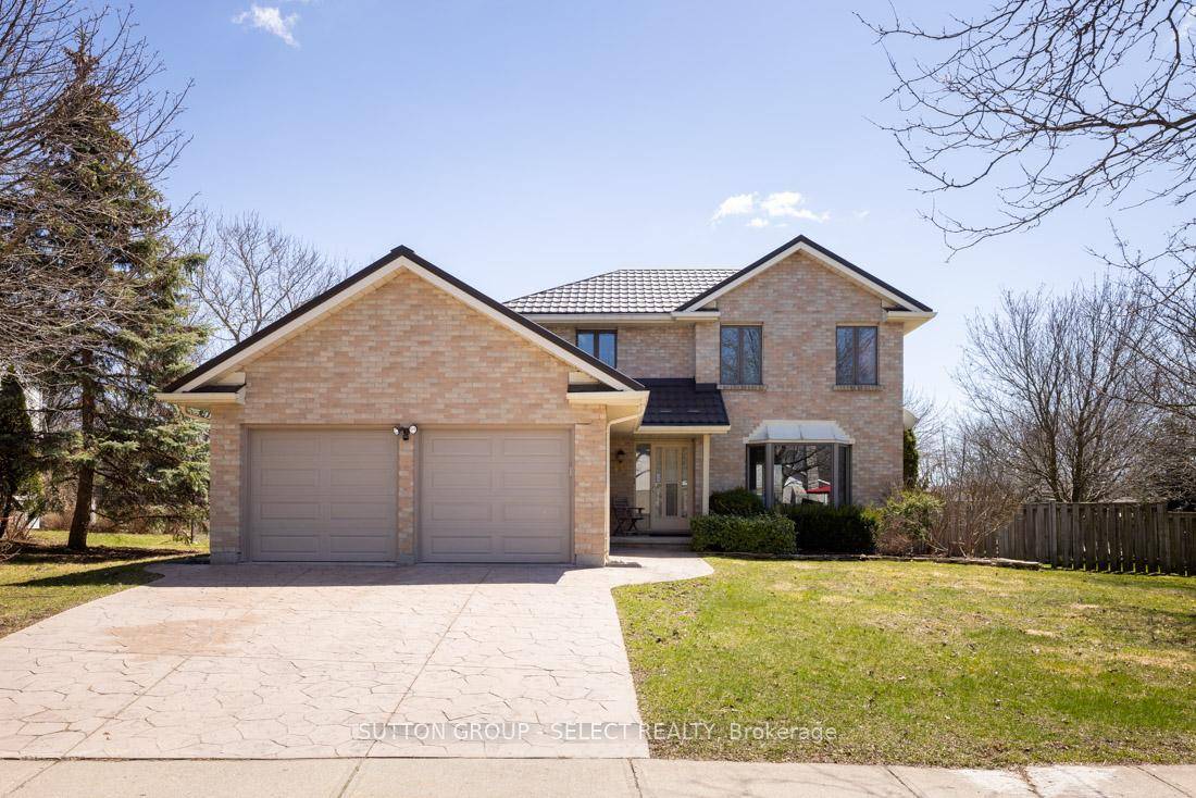 Welcome to 135 acorn Place, located in popular northwest location Whitehills, with goodschools, convenient amenities, 7 groceries stores, big box stores, gyms, library, UWO, University hospital, Masonville Mall 10 min.