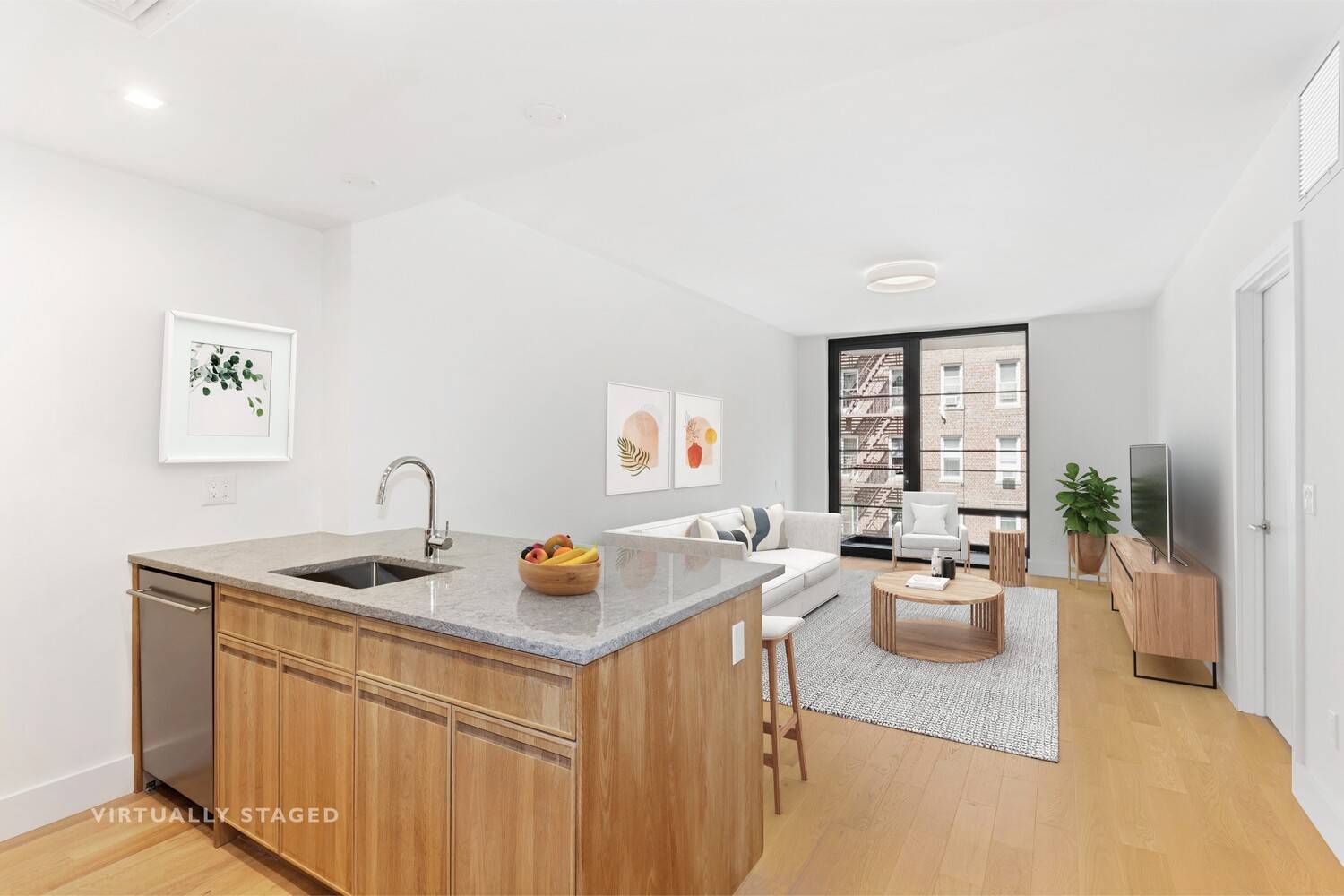 Investor Opportunity ! Tenant in place until May 2027.