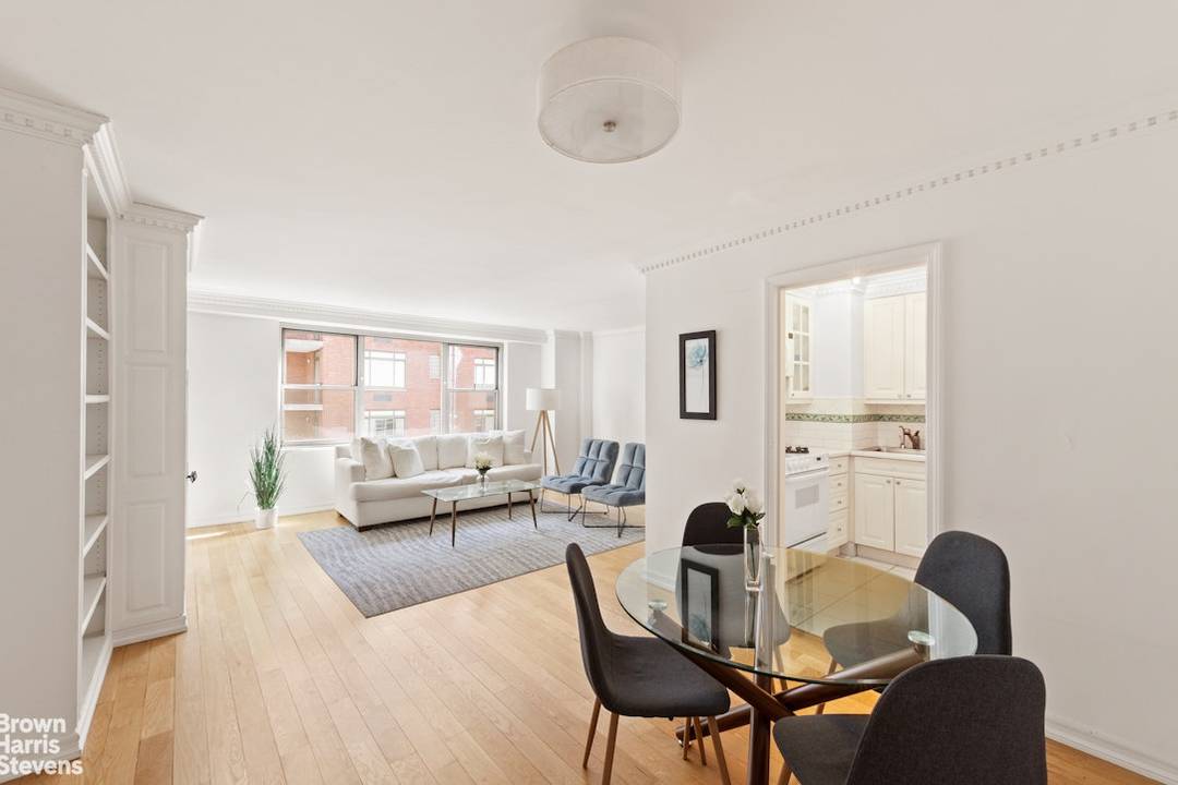 Welcome to Residence 12F at The Parc, ideally situated between Park and Madison Avenues in the heart of Carnegie Hill, one of the Upper East Side's most sought after enclaves.