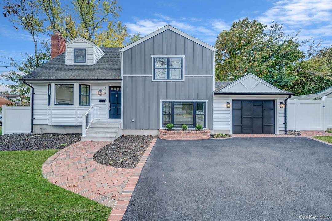 Magnificent Renovated 4 bedroom 3 bath in Saint James.