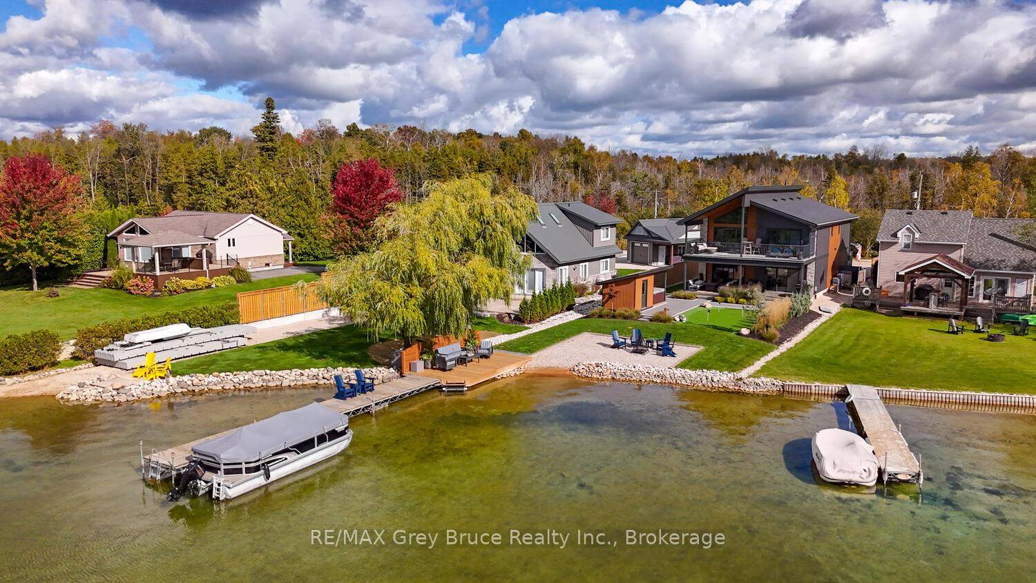 Lakefront Home or 4 Season Cottage on Williams Lake.