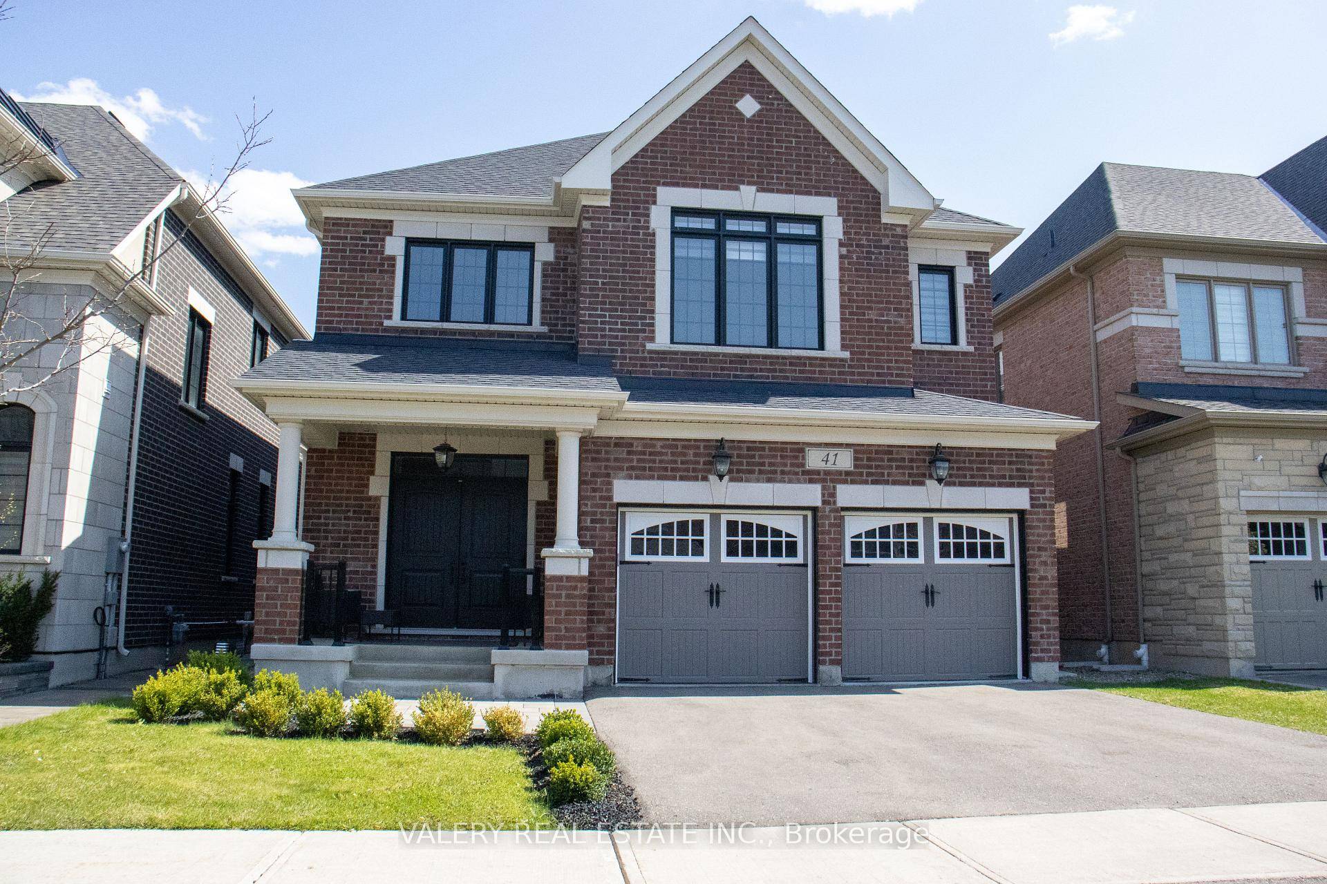 This attractive 2 storey, 2 car garage home boasts an open concept.
