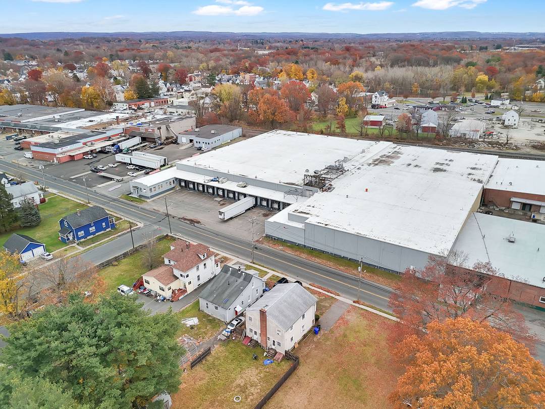 Centrally located industrial property in the Greater Hartford Submarket with easy access to I 84, I 91 and 291, and 20 minutes from Bradley airport.