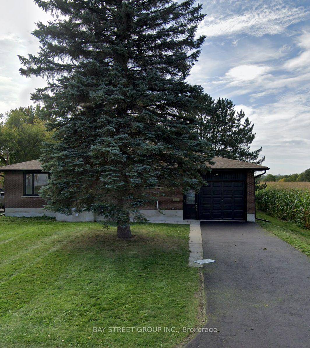 Charming Detached Home Available for Immediate Possession !
