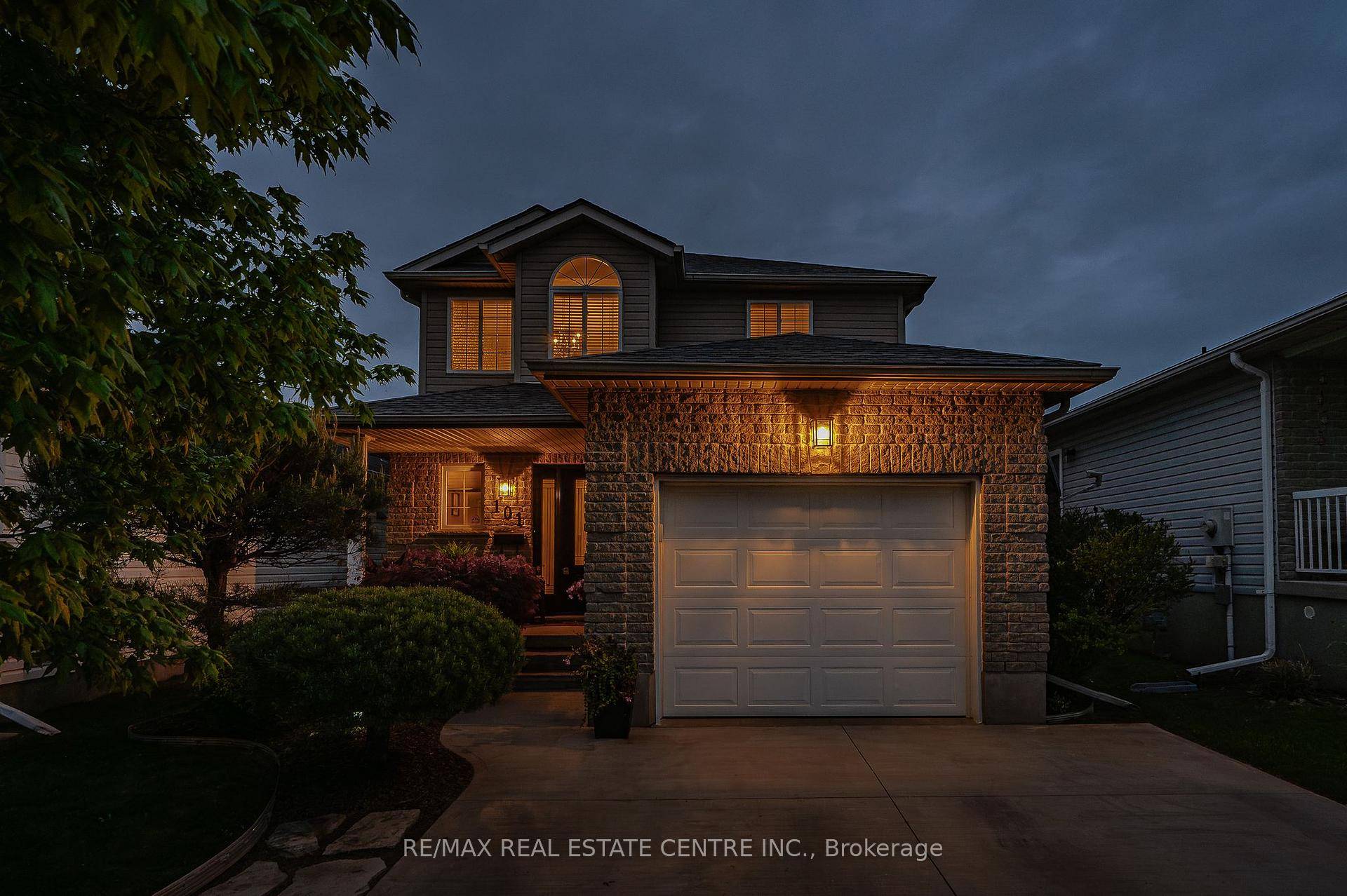 WHAT A SHOW STOPPER OF A HOUSE !