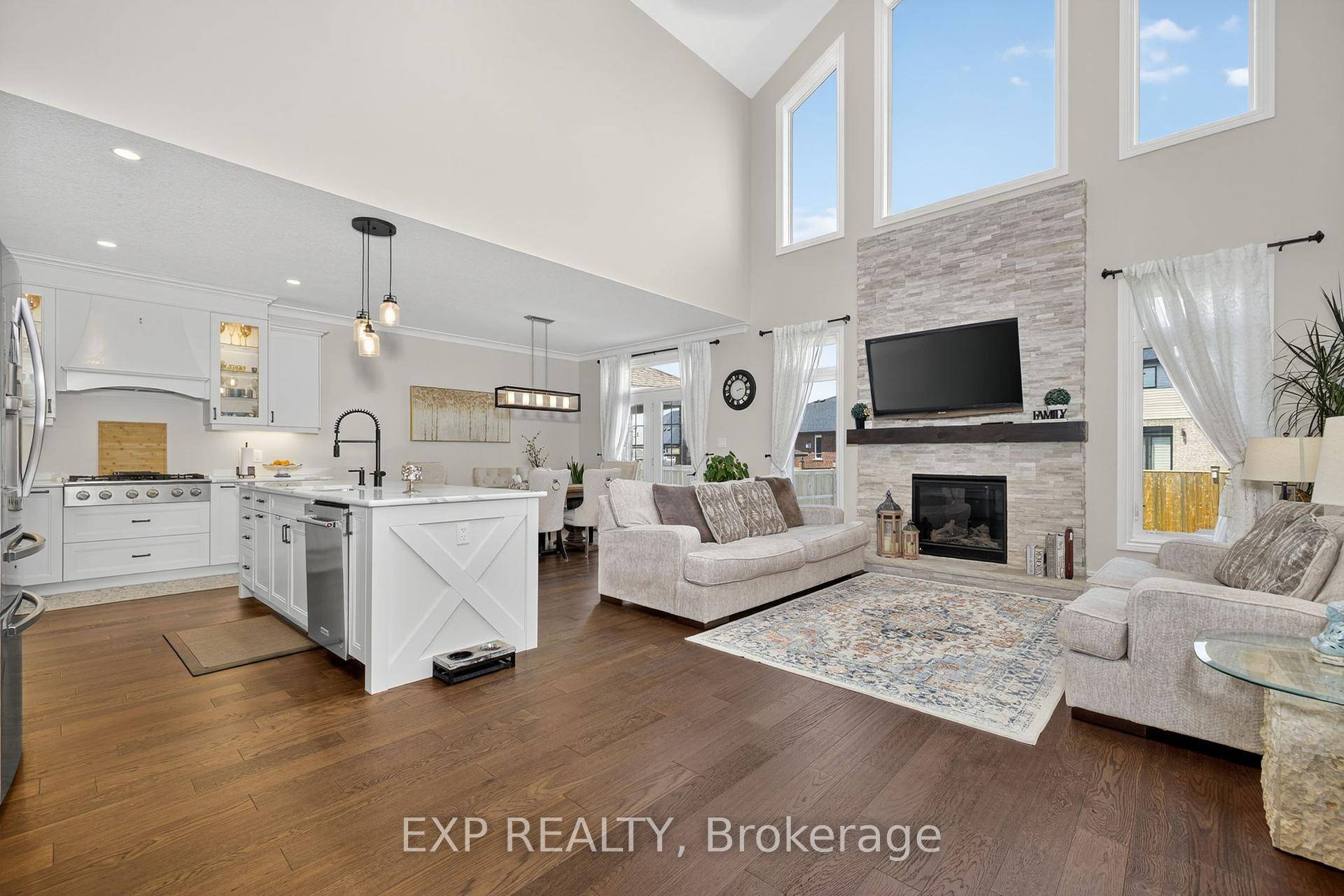 Welcome to this one of a kind Bungaloft located in the desirable community of Lucan, just a short 15 minute drive to London.