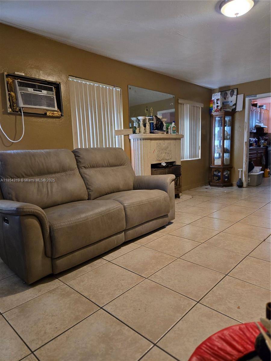 Discover your new home in the heart of the Magic City !