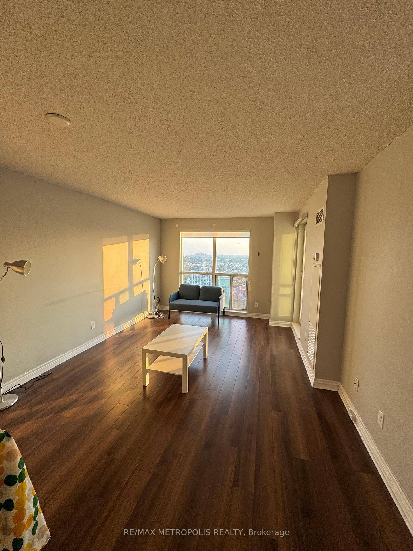 Bright And Spacious 1Br Den With A Great Layout And Unobstructed View Of The City, 2 Walkouts To Balcony, Upgraded Unit With Laminate Flooring Throughout, Granite Counter Top, And Stainless ...