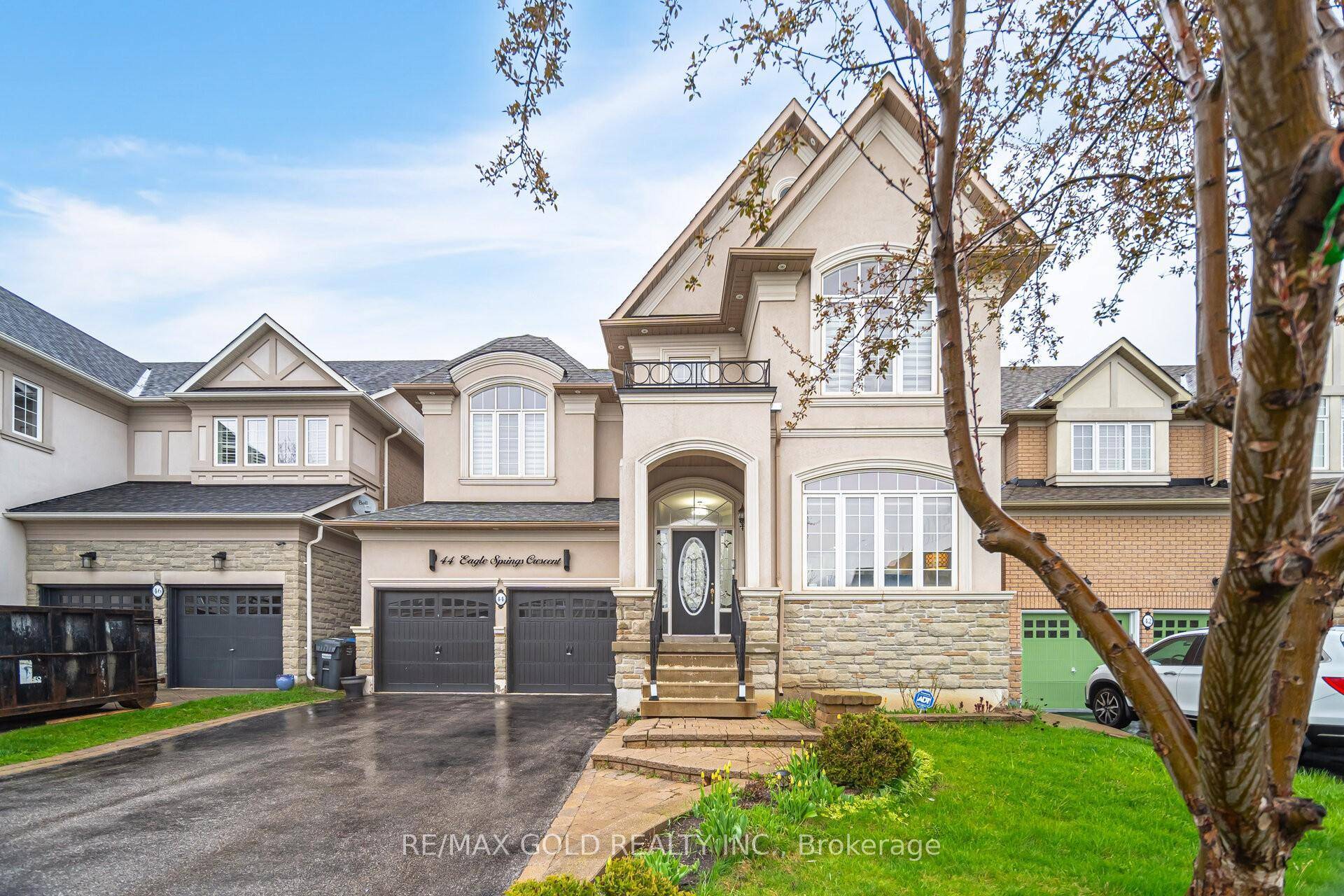 Come amp ; Check Out This Fully Detached Luxurious amp ; Spacious Home Boasts A Stunning Stone amp ; Stucco Exterior And Situated On A 45 Ft Wide Lot.