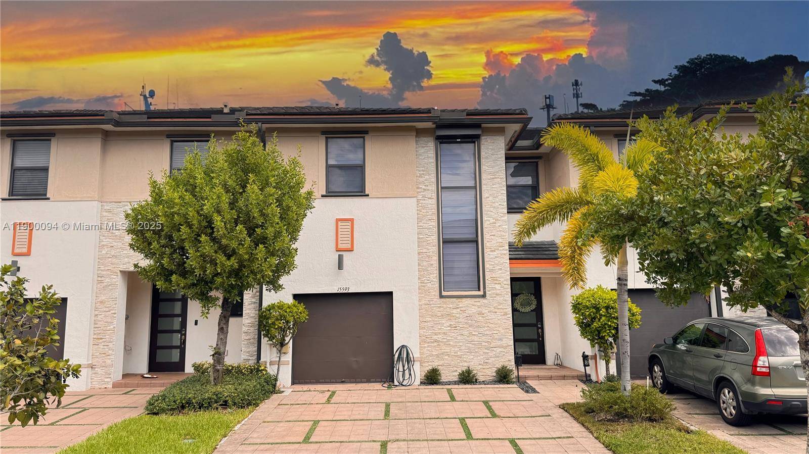 Modern 3 bed, 2. 5 bath lakefront townhouse in the gated Satori community !