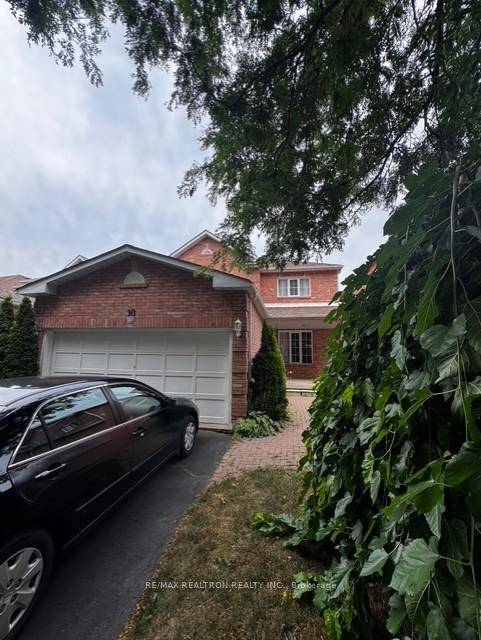 Beautifully maintained ! This spacious 4 1 bedroom amp ; 4 bathroom family home sits on a premium 35.