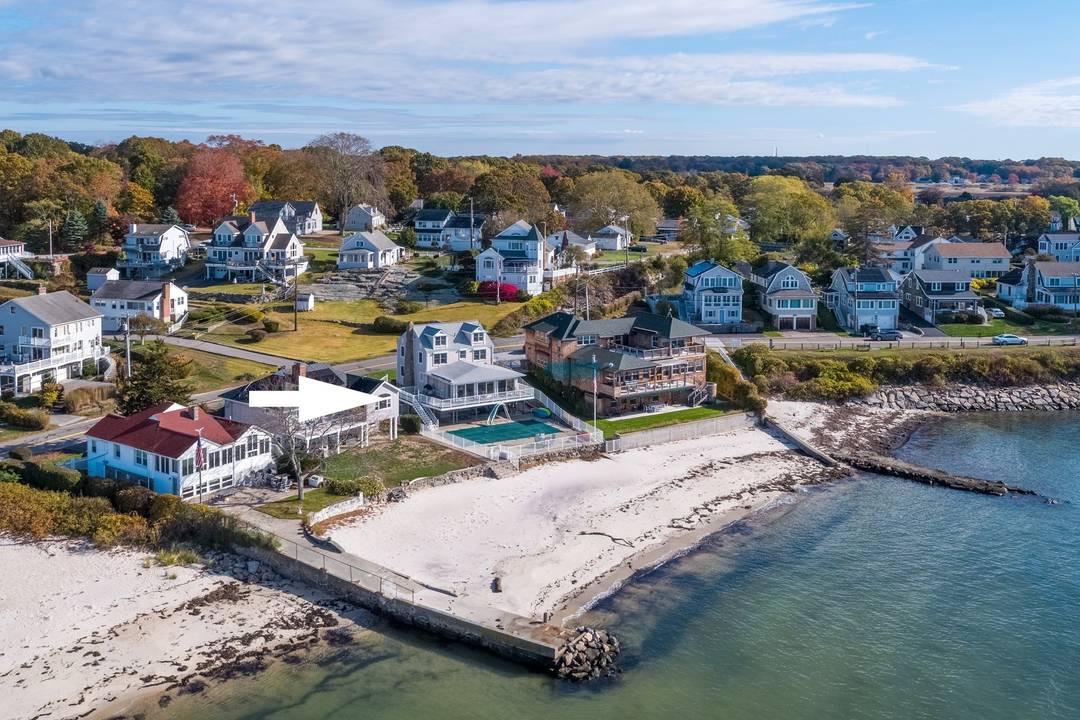 Welcome to your private all year round waterfront paradise at Giants Neck !