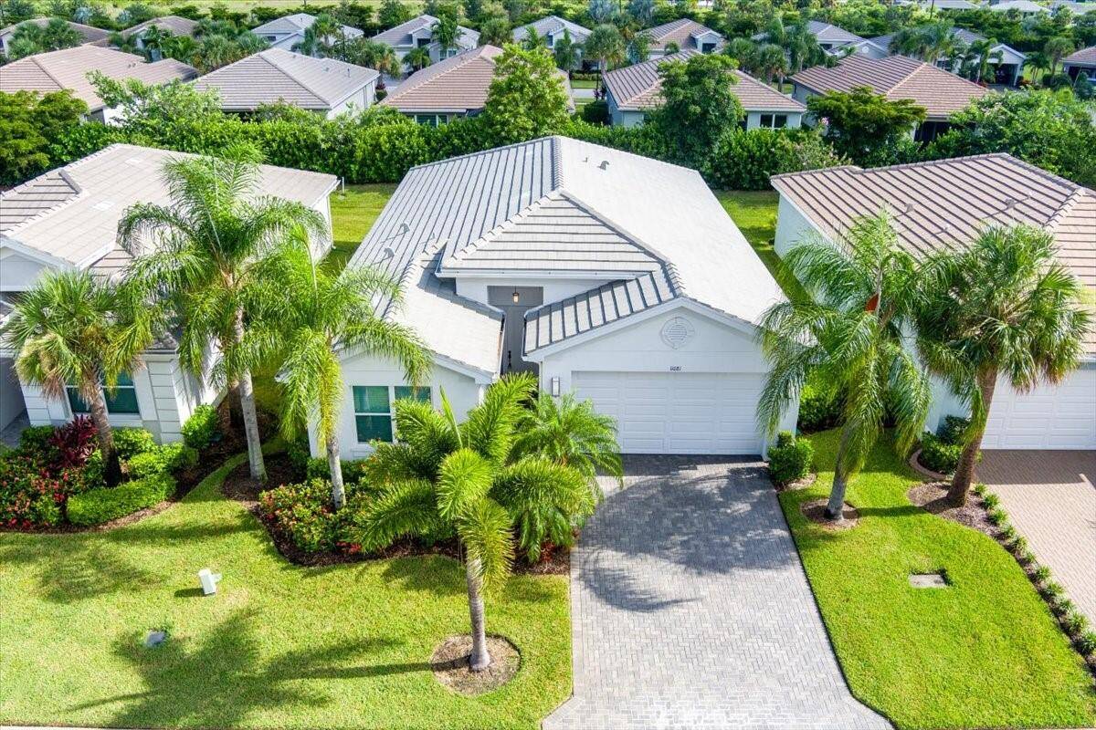Ready to move in Heron model in beautiful Valencia Cay.