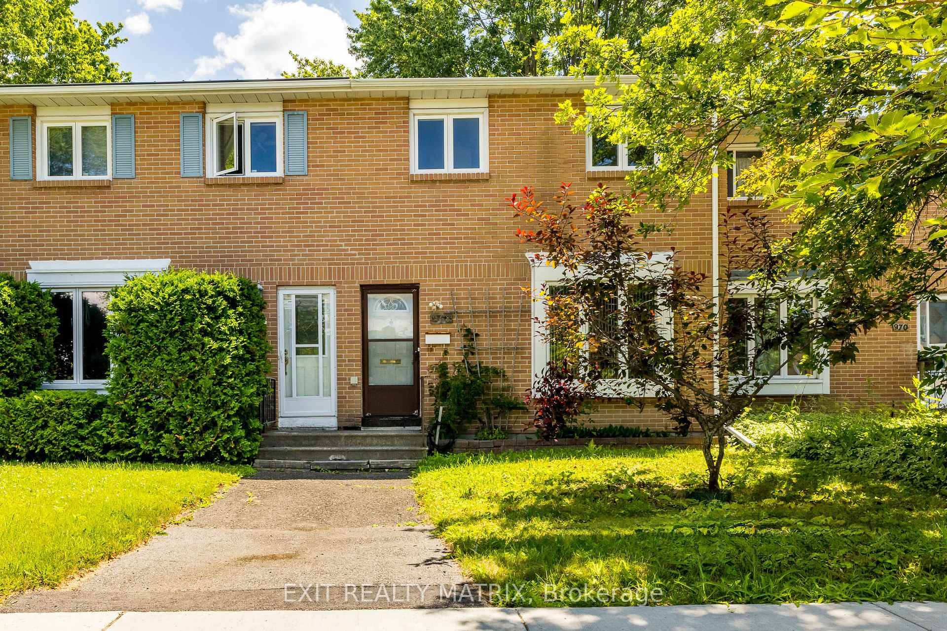 This spacious 3 bedroom freehold townhouse offers exceptional value in a prime central location, just minutes from Carleton University, Hogs Back, Mooneys Bay, and a range of shopping and transit ...