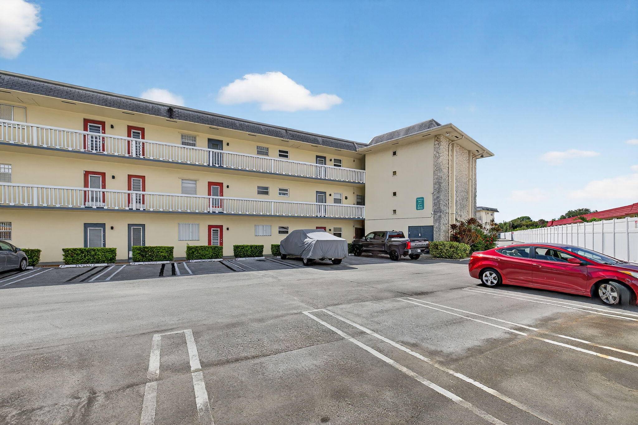 Fantastic 1 bedroom 1 bathroom condo in Lauderhill East community.