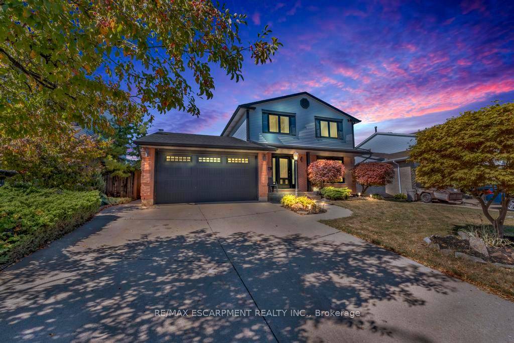Welcome to this stunning 2 storey home located in one of the areas most desirable family friendly neighbourhoods.