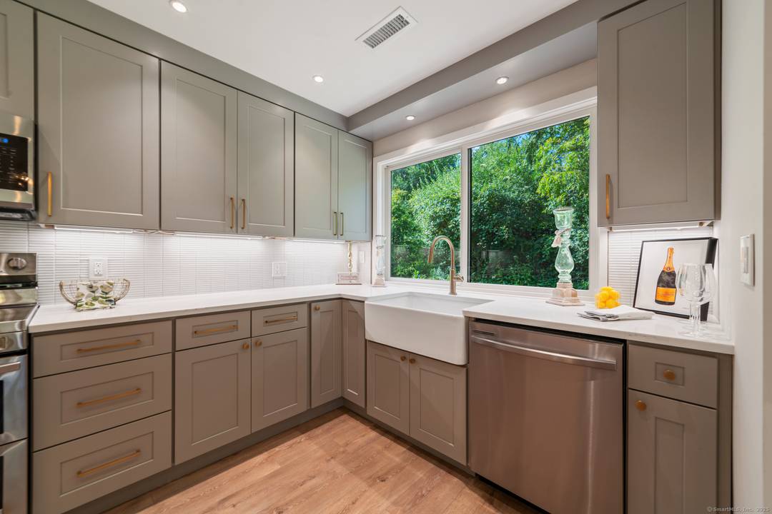 Welcome home to a professionally remodeled 3 bed 2 bath condo that perfectly blends modern elegance w everyday comfort.