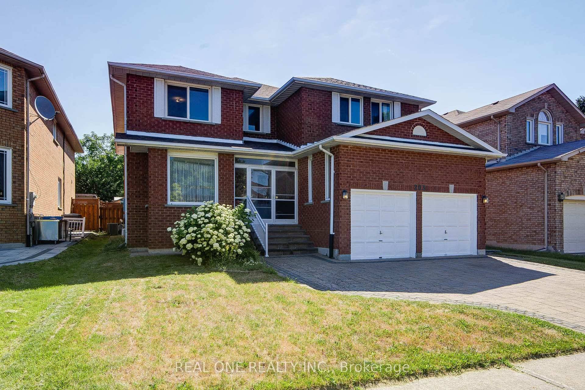Top Ranked School Zoned, Stunning Bright, Sun Filled 5 Generously Sized Bedrooms 5 Washrooms 2 Garage House In Quite amp ; Family Oriented Child Safe Prestigious Doncrest Community.
