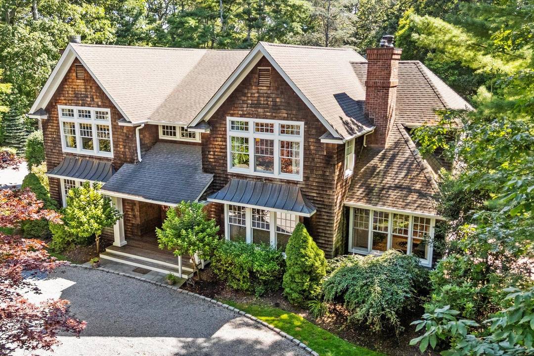 At the very end of one of Remsenburg s most coveted lanes lies a private estate where specimen plantings canopy 1.