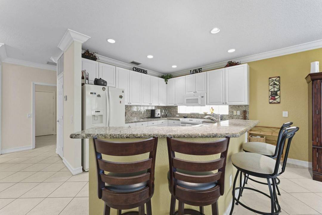 SPACIOUS FURNISHED 5 BED 3 Bath home w a 3 car garage in Canyon Lakes !