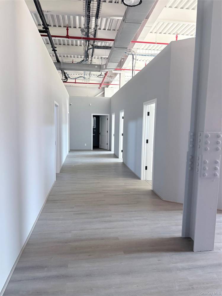 Discover XXL 5, 200 Sq Ft Versatile Commercial Space In A Convenient Queens Location.