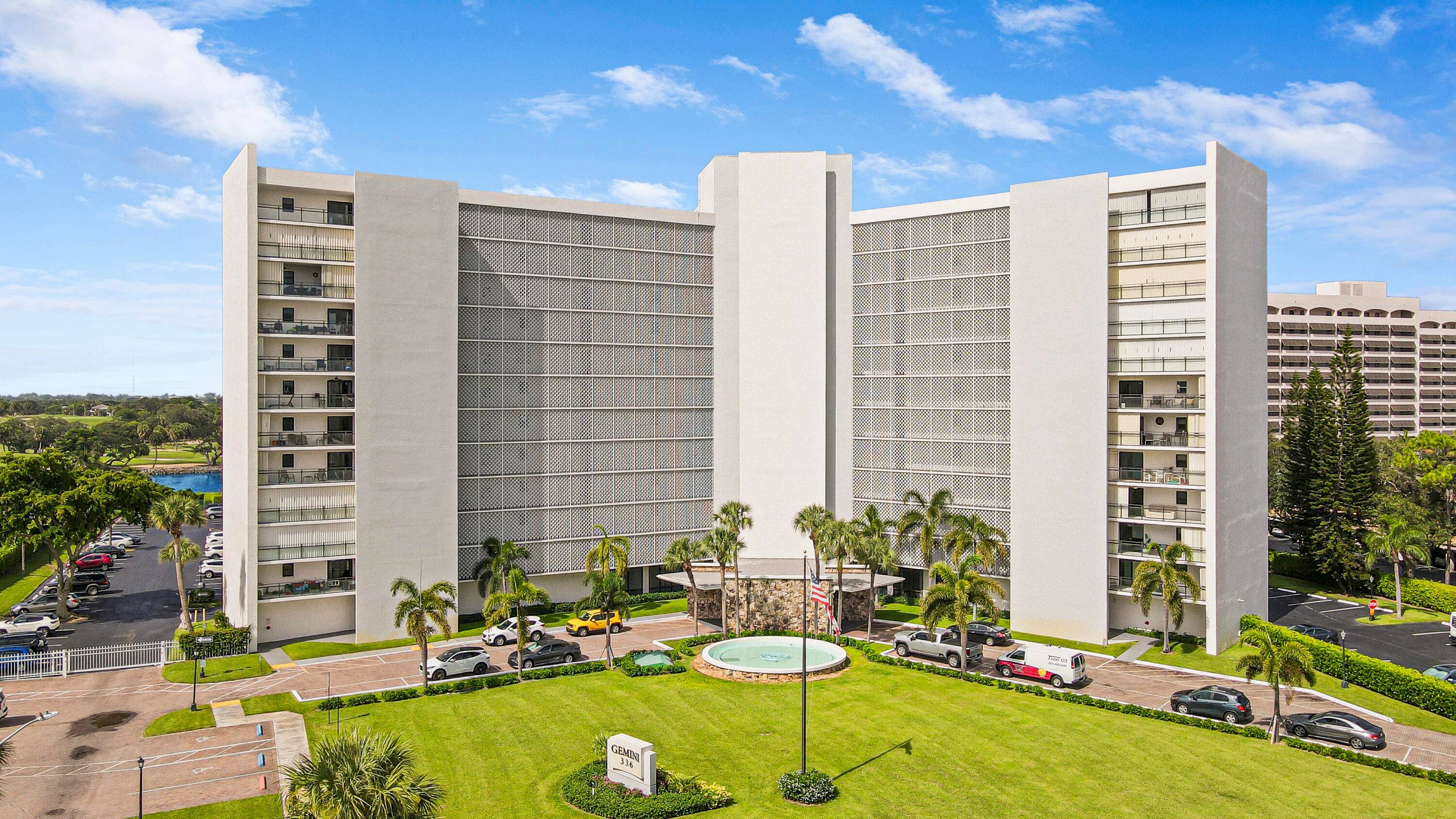 Welcome to one of North Palm Beach's premiere condo buildings.
