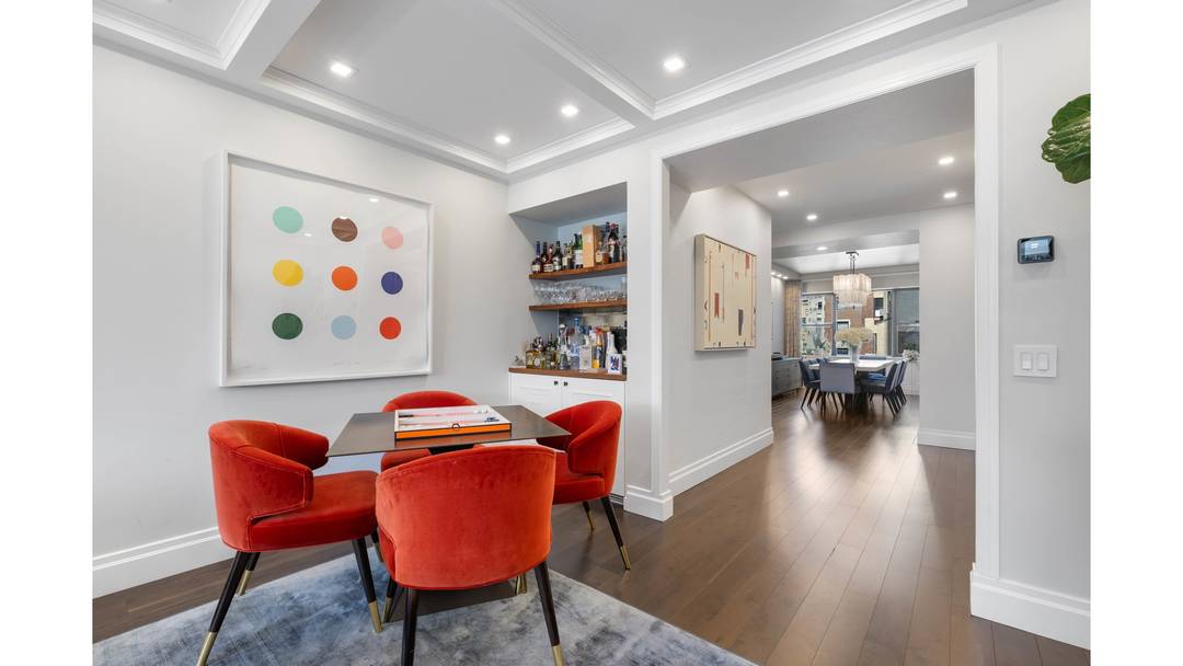 Residence 11C at 700 Park Avenue is a meticulously reimagined, design forward home crafted for the most discerning luxury buyer.