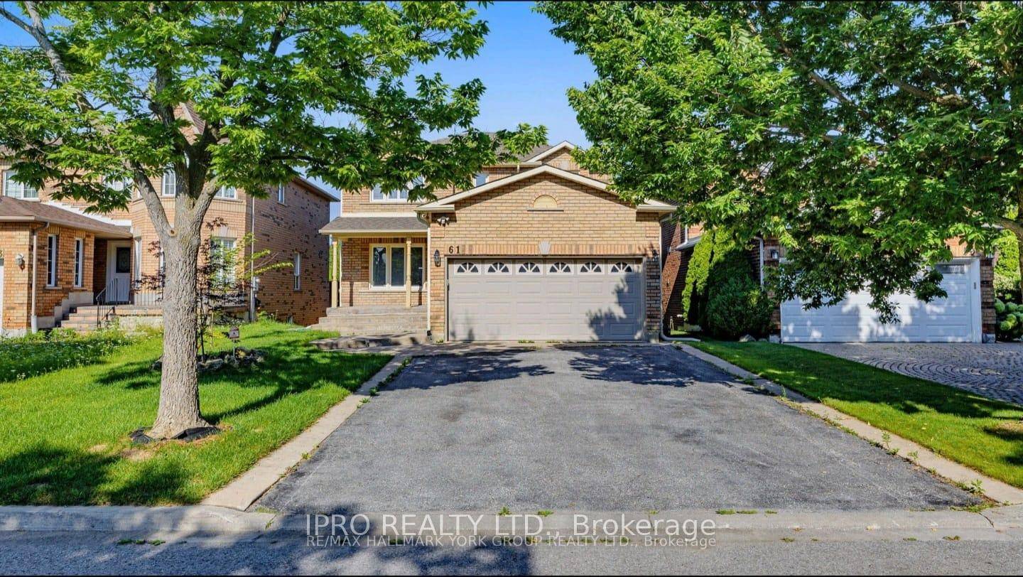 Welcome to this beautifully updated 3 bedroom, 3 bath detached home located in the desirable Oakridges community !