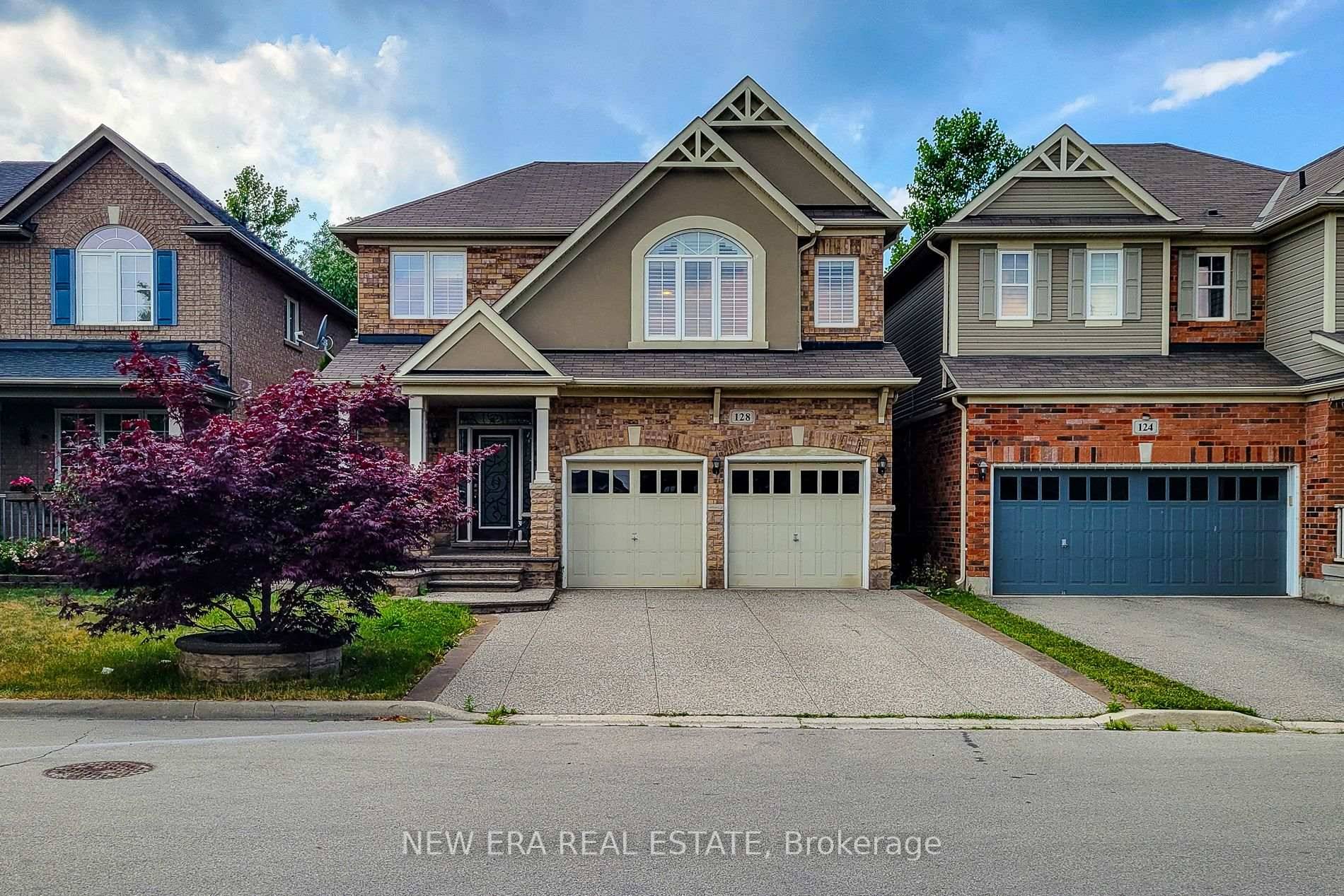 Welcome to this spacious 2 storey detached home nestled in a quiet, family friendly neighbourhood !