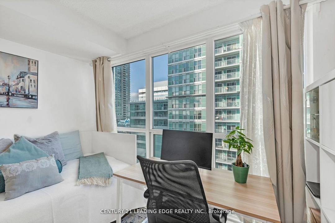 Experience effortless urban living in this bright and efficient studio apartment.