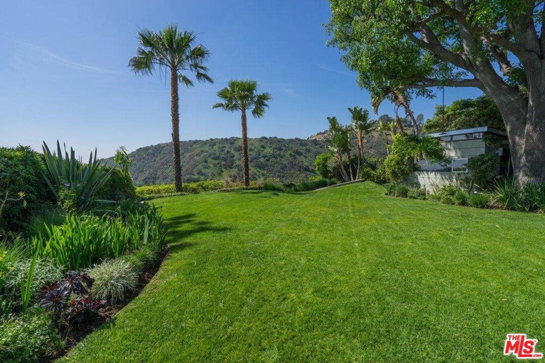 2439 Carman Crest Dr 4BR Hollywood Hills East La
