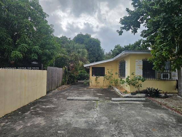 Spacious multi unit property located in the heart of Miami !