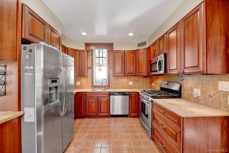 Opportunity Knocks ! Ideal for savvy investors and primary homeowners alike.