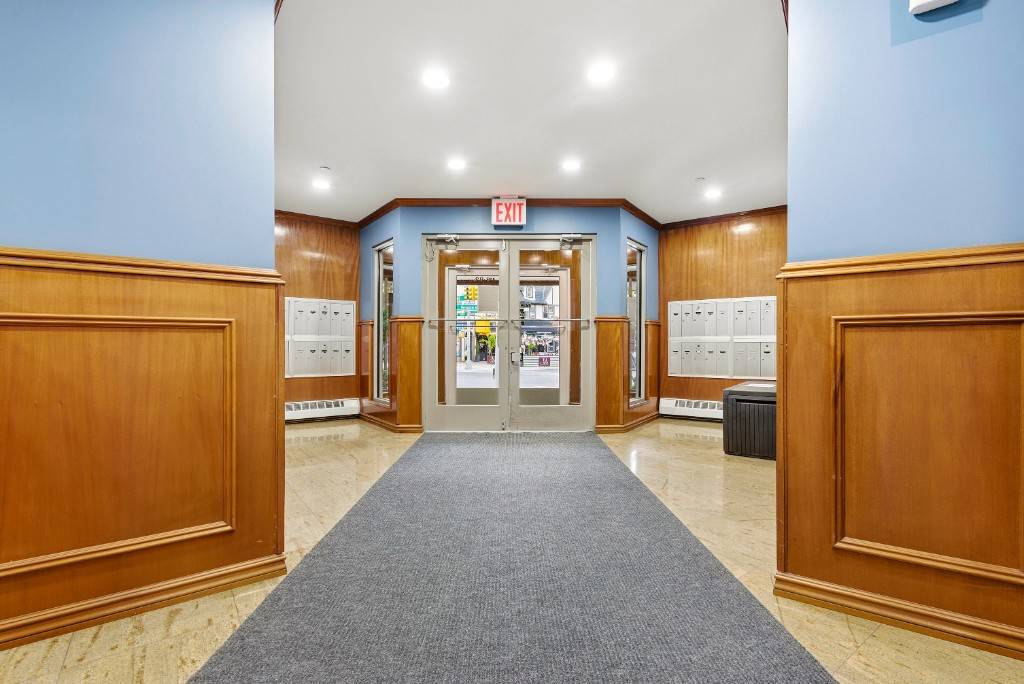 Forest Park Condominium 2 Bedroom, 2 Bathroom Residence Kew GardensWelcome to Forest Park Condominium, a modern elevator building constructed in 2002 and ideally situated in the heart of Kew Gardens.