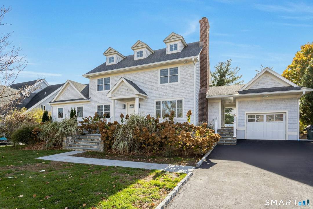 Fabulous rental available in the coveted Davenport Point Association with water access.