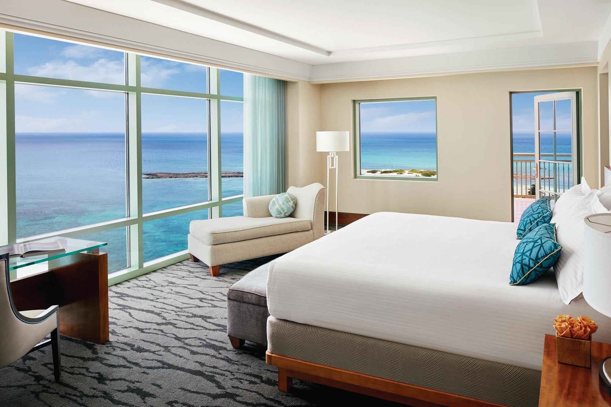 THE REEF Condo New-Providence