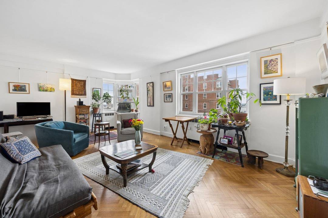 Overlooking the Hudson River in the prestigious Hudson Heights, this sun drenched Castle Village residence offers iconic, panoramic views of the George Washington Bridge.