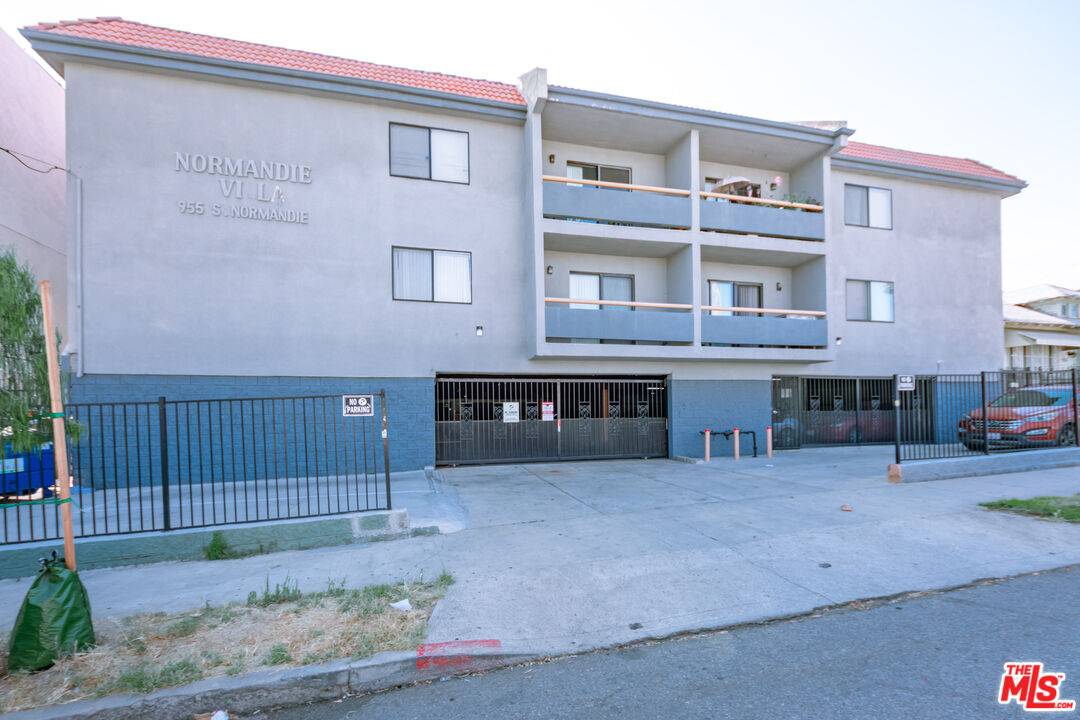 955  S Normandie Ave 26BR La